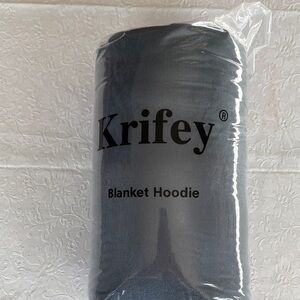 Gray Blanket Hoodie – Plush Wearable Throw